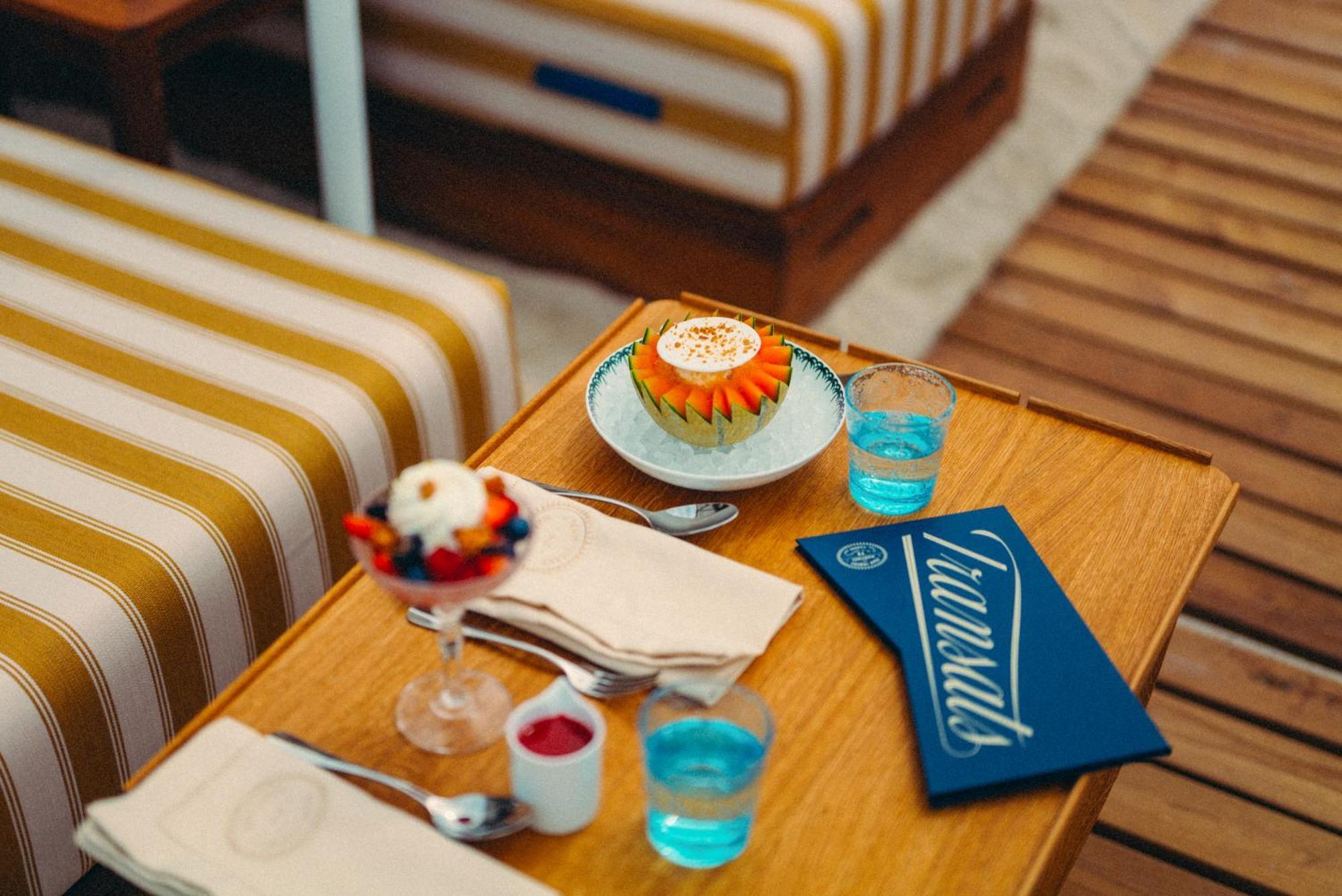 Hotel Martinez, In The Unbound Collection By Hyatt Cannes Esterno foto The poolside at Conrad Maldives