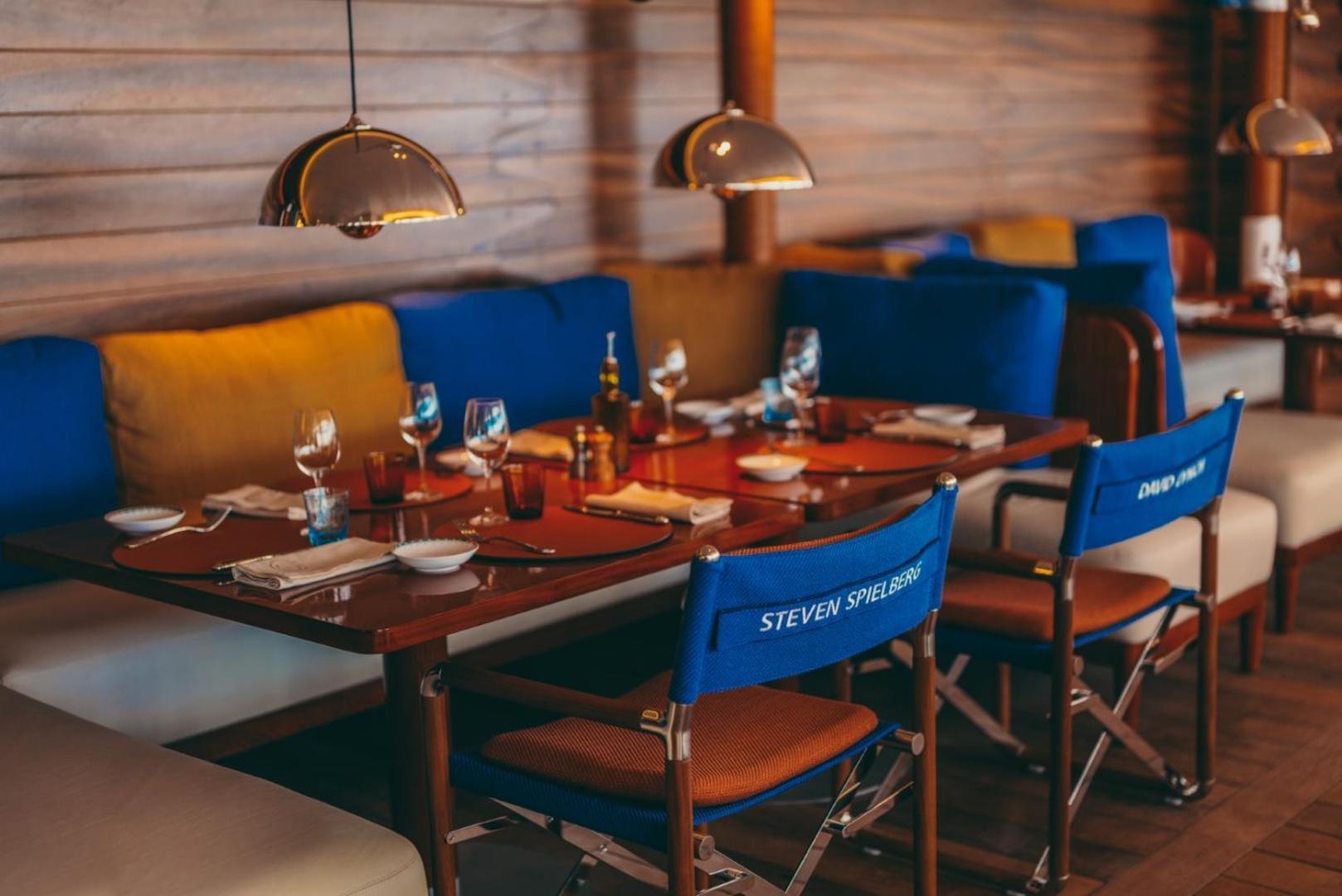 Hotel Martinez, In The Unbound Collection By Hyatt Cannes Esterno foto Interior of the restaurant
