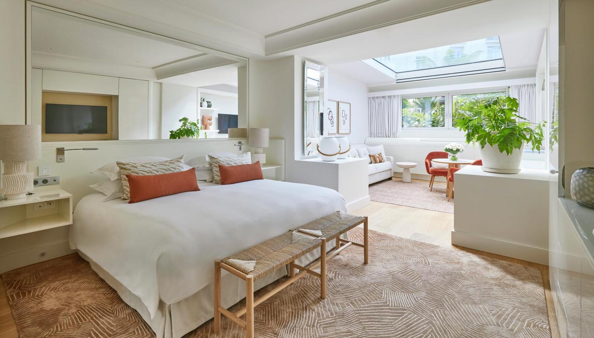 Hotel Martinez, In The Unbound Collection By Hyatt Cannes Esterno foto A suite at The Ivy Hotel