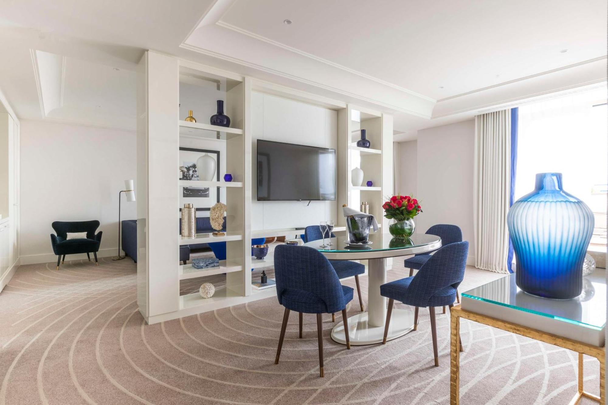 Hotel Martinez, In The Unbound Collection By Hyatt Cannes Esterno foto A suite at the hotel