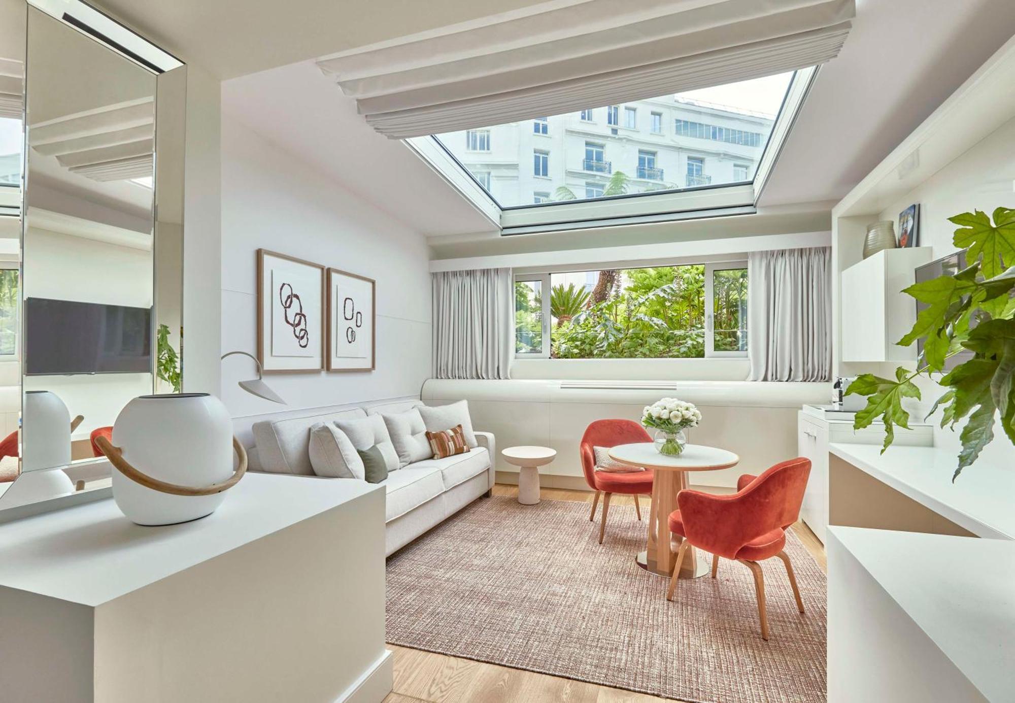 Hotel Martinez, In The Unbound Collection By Hyatt Cannes Esterno foto Skylight in a living room