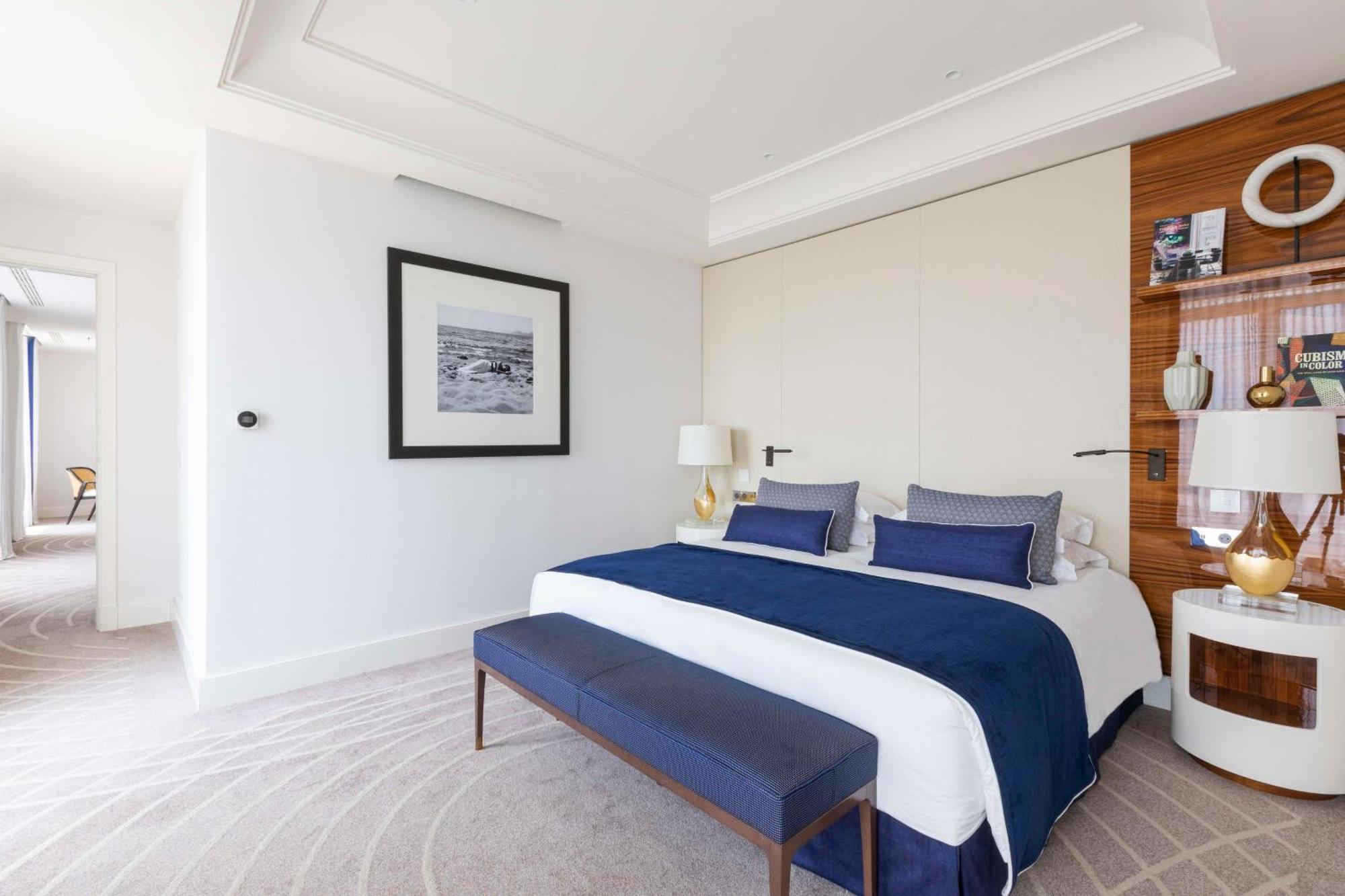 Hotel Martinez, In The Unbound Collection By Hyatt Cannes Esterno foto A bedroom at the Four Seasons Hotel