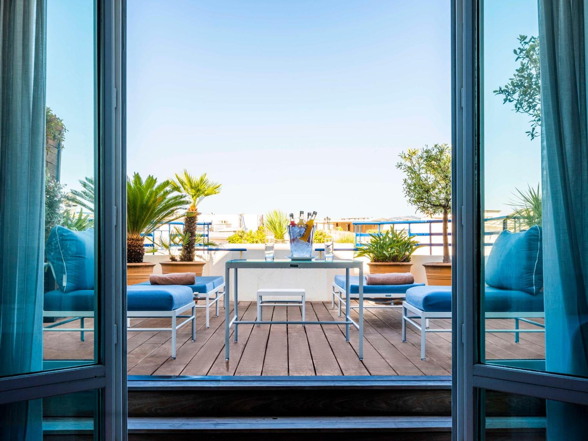 Hotel Martinez, In The Unbound Collection By Hyatt Cannes Esterno foto The hotel's rooftop terrace