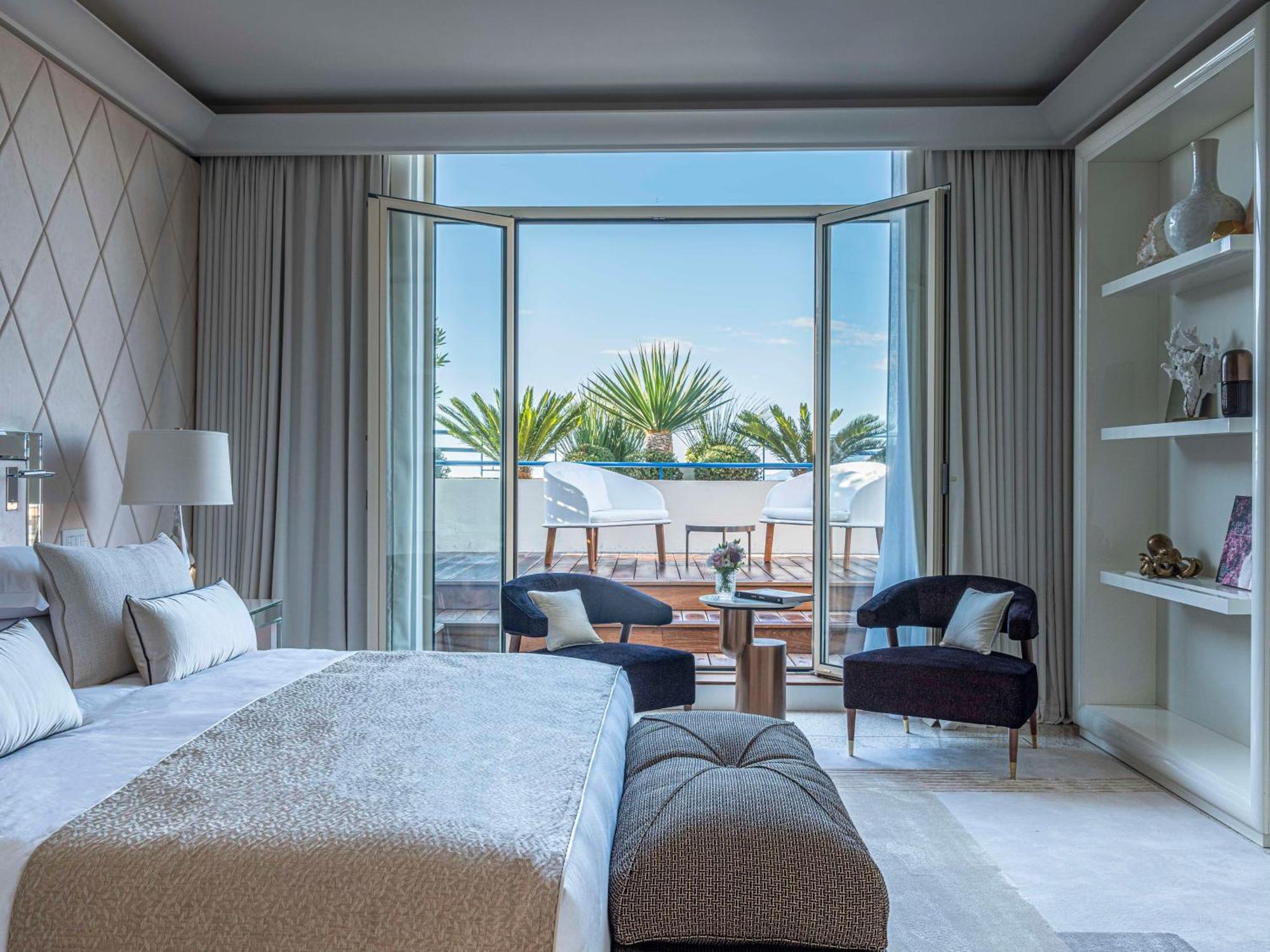 Hotel Martinez, In The Unbound Collection By Hyatt Cannes Esterno foto A bedroom at the hotel