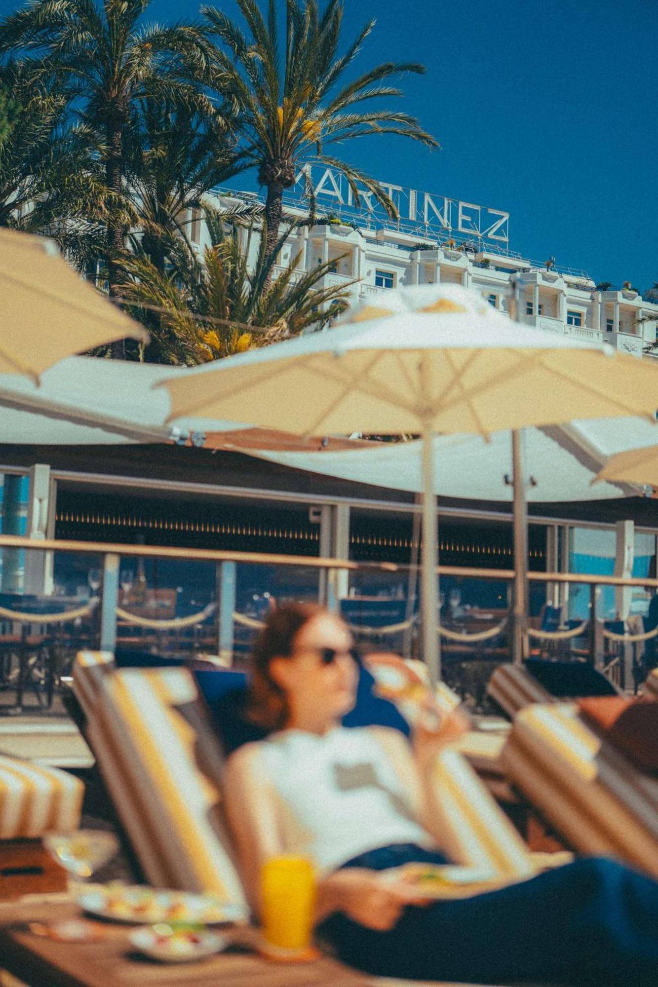 Hotel Martinez, In The Unbound Collection By Hyatt Cannes Esterno foto The beach at the hotel
