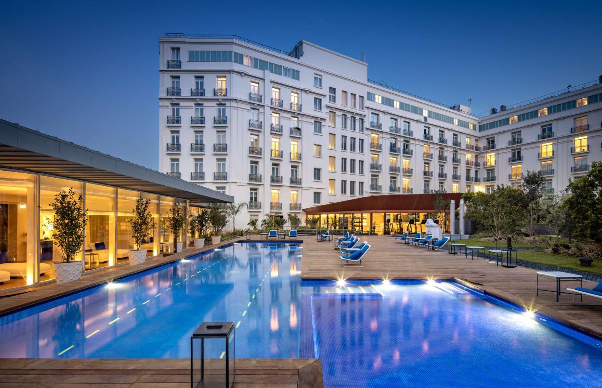 Hotel Martinez, In The Unbound Collection By Hyatt Cannes Esterno foto The hotel's pool