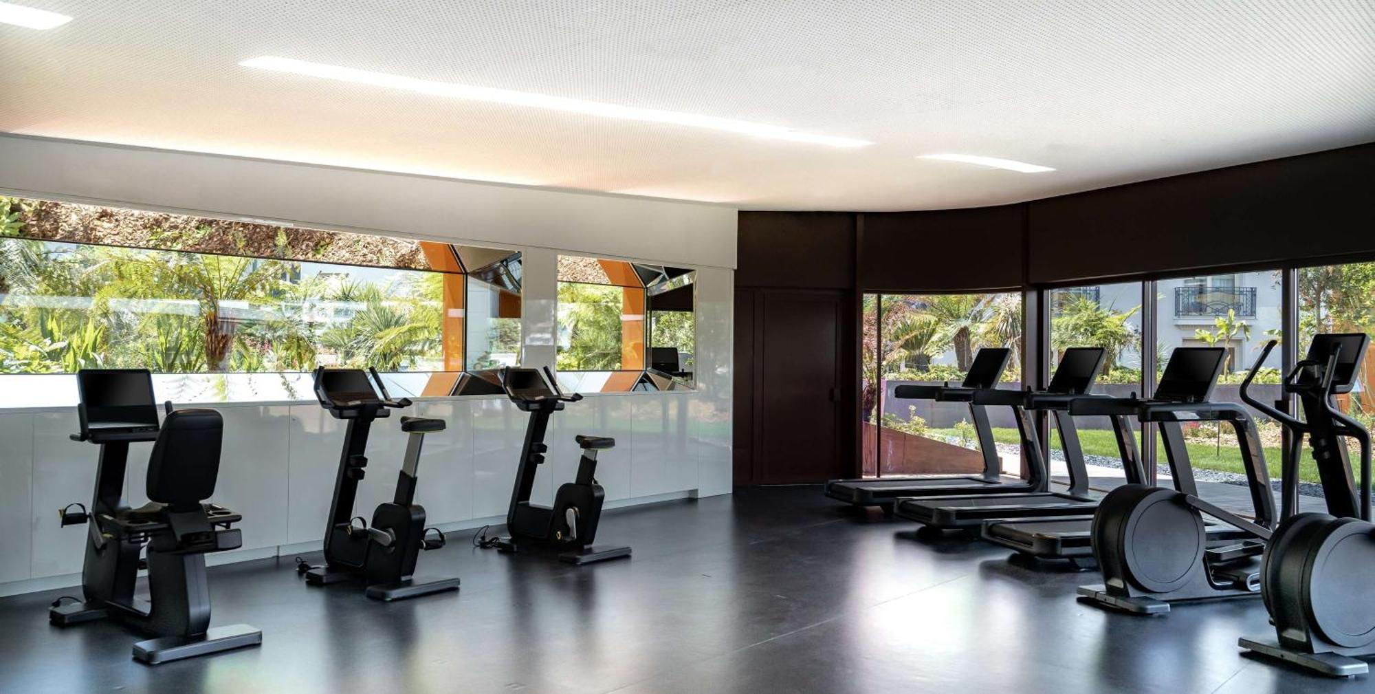 Hotel Martinez, In The Unbound Collection By Hyatt Cannes Esterno foto The gym at the hotel