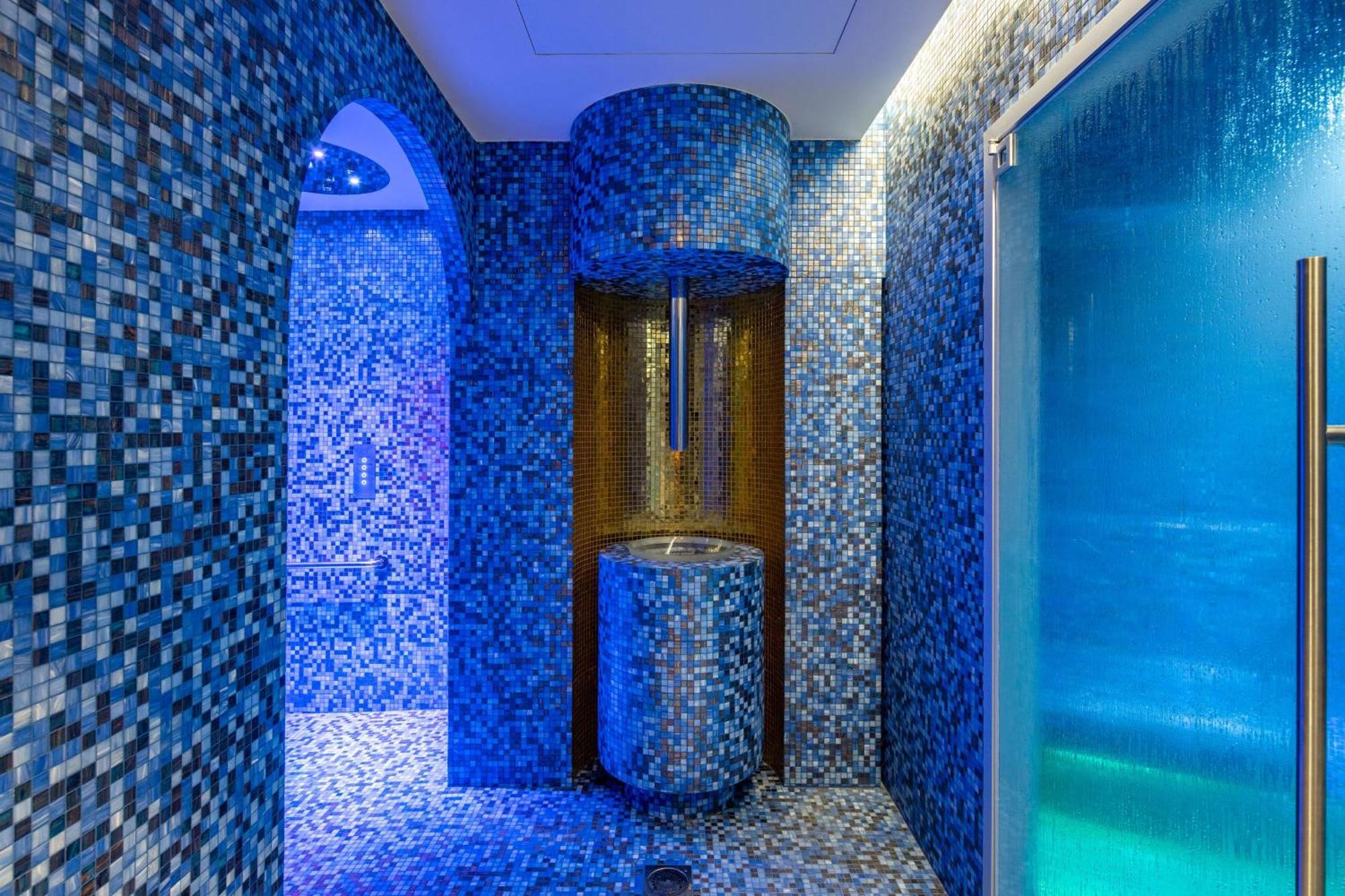 Hotel Martinez, In The Unbound Collection By Hyatt Cannes Esterno foto The Blue Lagoon